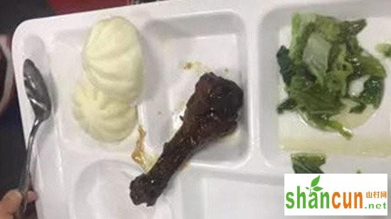 上海中芯学校食堂蔬菜发霉 校长免职涉事公司被查