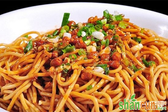 安徽阜阳地区特色传统小吃：格拉条