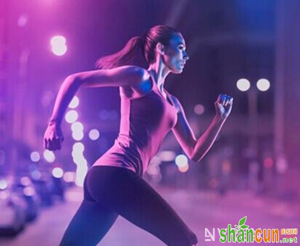 晚上跑步能减肥吗 跑步的这些个好处及注意事项