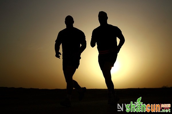 晚上跑步可以减肥吗 注意几个问题减肥更有成效