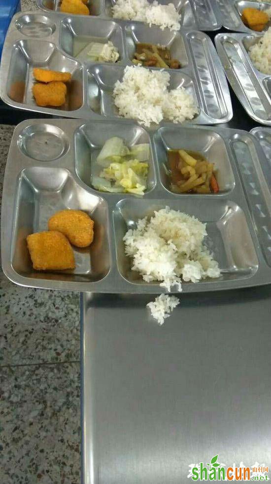 小学伙食清汤寡水被曝光 网友：忆苦思甜饭？