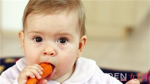 七个月宝宝辅食注意事项_宝宝吃辅食的最初几个月里 这些事情你都做对了吗？