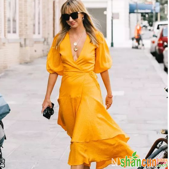 夏季怎么用黄色连衣裙穿出高贵仙女气质