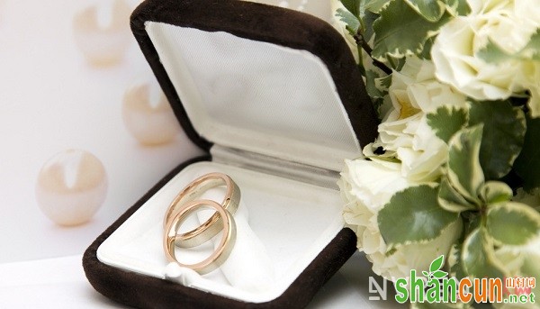 如何挑选结婚戒指 四个步骤选择永恒的纪念