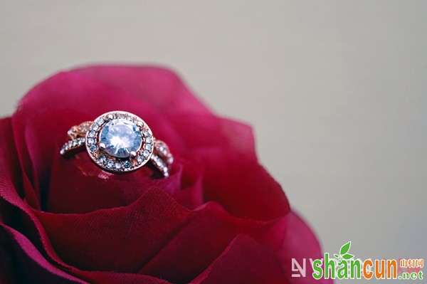 钻石戒指集锦 七款钻戒满足你对爱情的表达