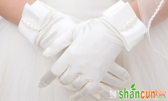 新娘婚纱手套带来温暖的同时 能更好的展示女性温柔妩媚气质