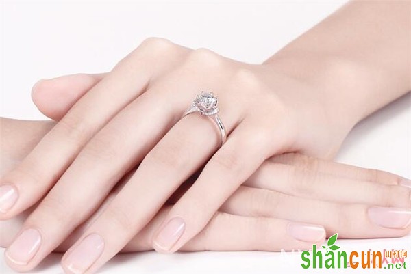 求婚戒指戴哪个手指 戒指的知识点详解