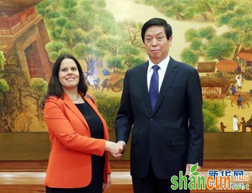 1月25日，全国人大常委会委员长栗战书在北京人民大会堂与智利众议长费尔南德斯举行会谈。 新华社记者 刘卫兵 摄
