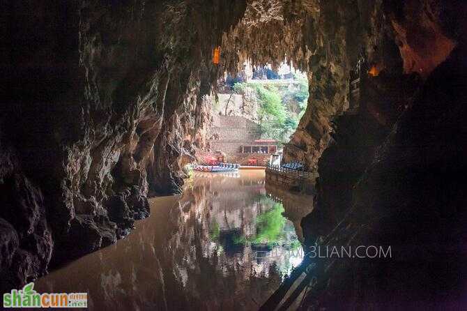 建水燕子洞的景点介绍      