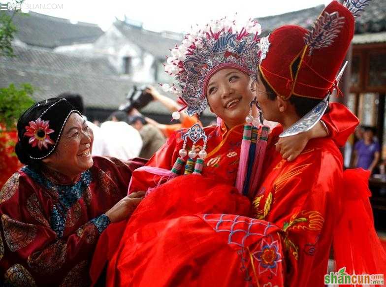 花样圣诞让你抱得美人归         山村