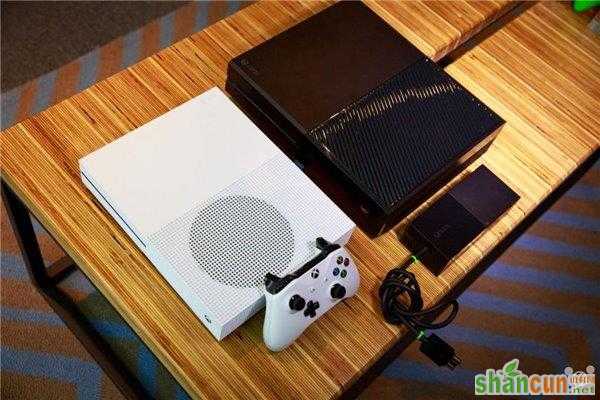 Xbox One S新款主机对比前作：薄了果然爽