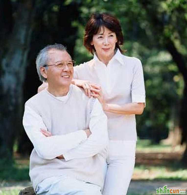 专家提醒天气转冷护好关节 山村