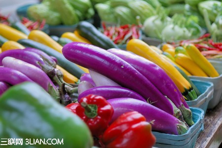 紫色蔬菜营养高 茄子有效缓解口舌生疮！ 山村