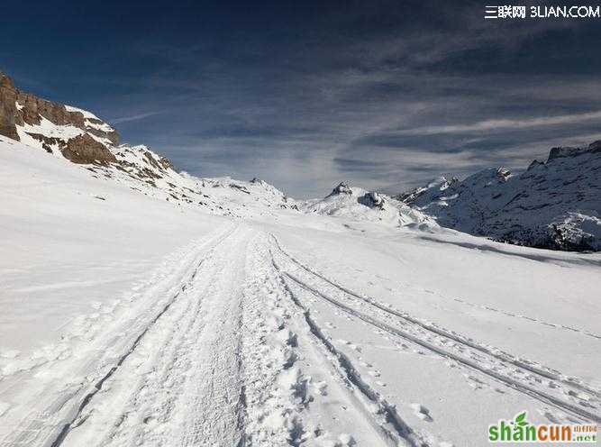 冬季外出冰雪游 要当心“雪盲症”      山村