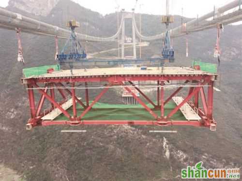 赤水河大桥最新进度 已吊装20多米桥面