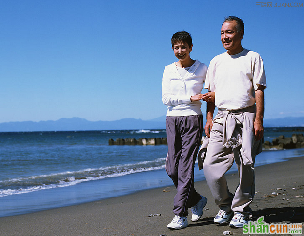 怎样锻炼提高中老年人健康 山村