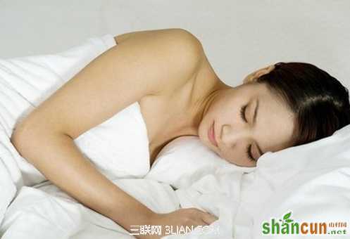 揭4种睡姿的利弊：女性最宜哪种睡姿            山村