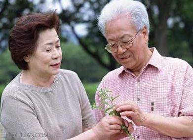 糖友为何更易骨头“松”?    山村