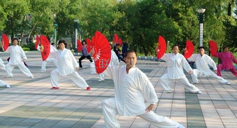  怎样强身健体     山村