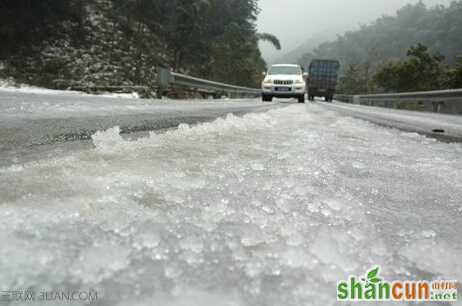 道路结冰驾车有哪些技巧    山村