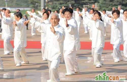 练习太极拳可以益智健脑 山村