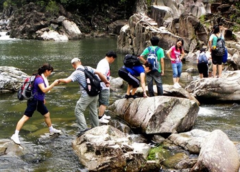 溯溪是什么意思 山村