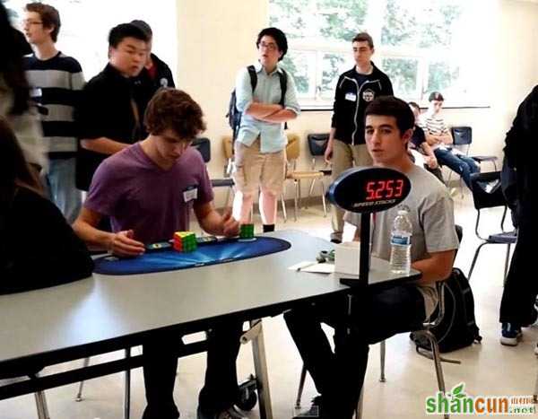 高中男5.25秒刷新3×3魔术方块世界纪录 山村