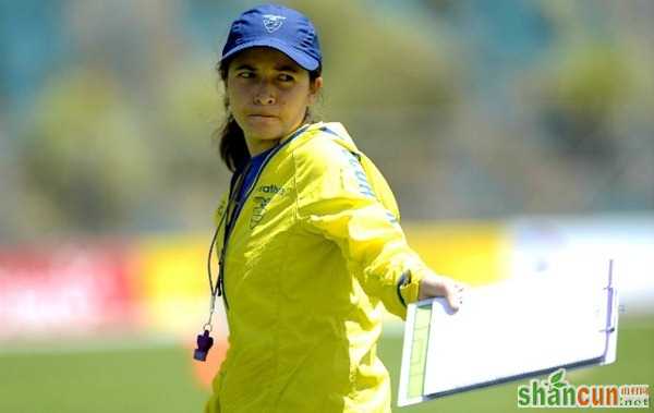 厄瓜多尔26岁女教练成史上最年轻女子世界杯教练 山村