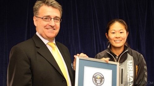日本36岁老将泽穗希荣获两项世界纪录