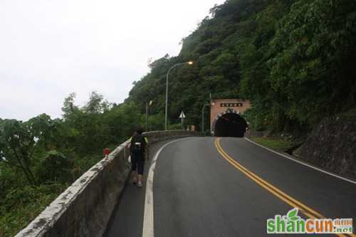 最长的陆地火车隧道 山村