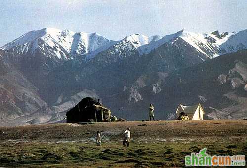 世界上面积最大的高原 山村