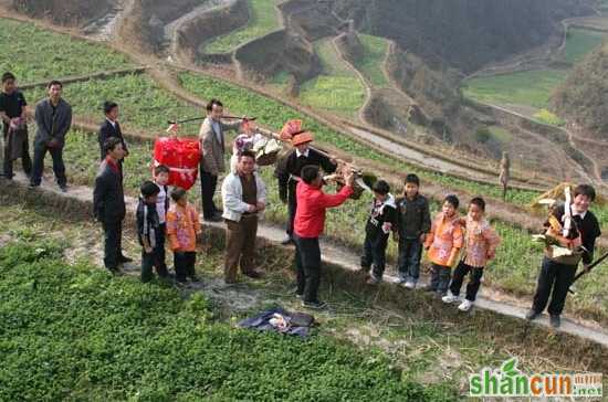 2015侗族新婚节是什么时候      山村