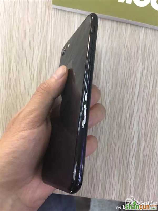 iPhone7亮黑色掉漆怎么办？苹果iPhone7Plus亮黑色掉漆解决方法 山村