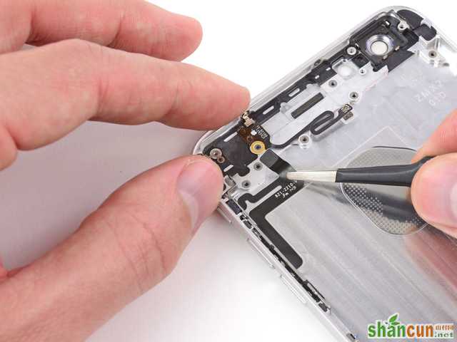 iPhone6plus怎么自己换后盖变7？苹果手机换外壳教程 