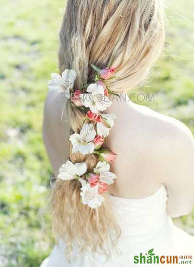 新娘发型带花.jpg