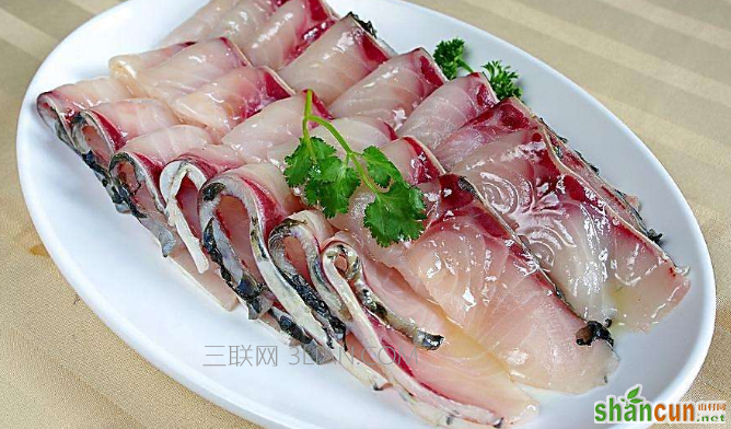 水煮鱼怎么做鱼片不会碎，鱼肉切片及处理小技巧   山村