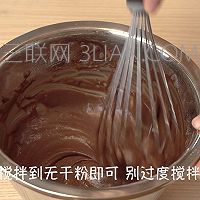 可可戚风 巧克力围边奶油蛋糕（视频菜谱）的做法图解4