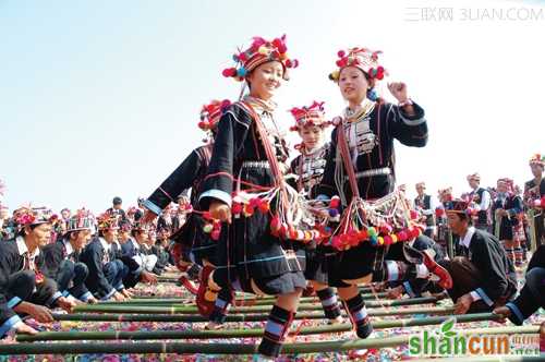 哈尼族的风俗习惯 山村