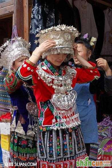 苗族服饰介绍 山村