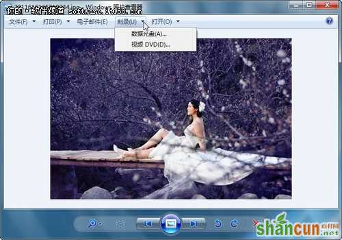 用Win7播放甜蜜婚纱照 山村