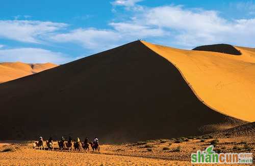 提高反差打造广阔的沙漠美景