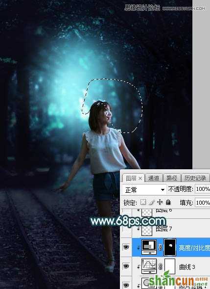 Photoshop调出铁道旁人像照片蓝色逆光效果,PS教程,素材中国网