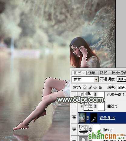 Photoshop给树荫下的美女加上唯美的中性淡蓝色