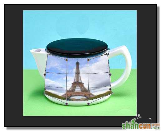 PS怎么给杯子合成巴黎铁塔图形?