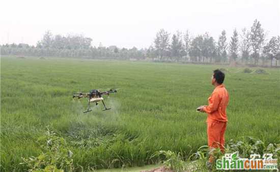 无人机解放劳动力 新科技助力农业高效生产